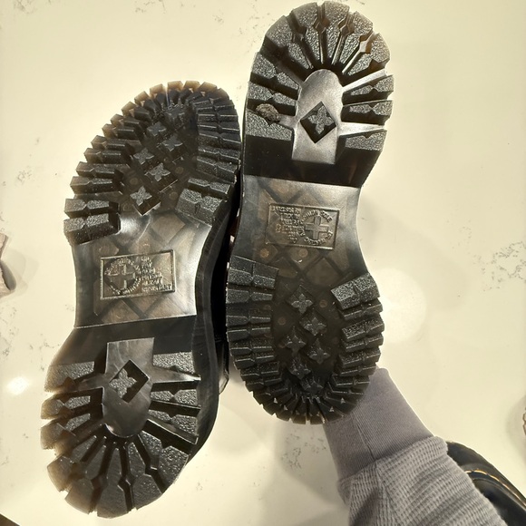 Dr. Martens Black Chelsea Boots NWOT - Picture 6 of 10